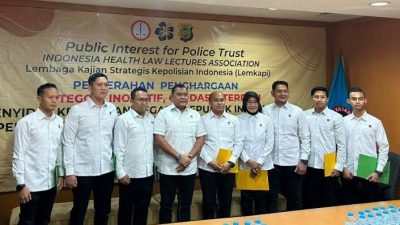 Polri dan Jaksa Agung Terima Penghargaan Public Interest For Police Trust